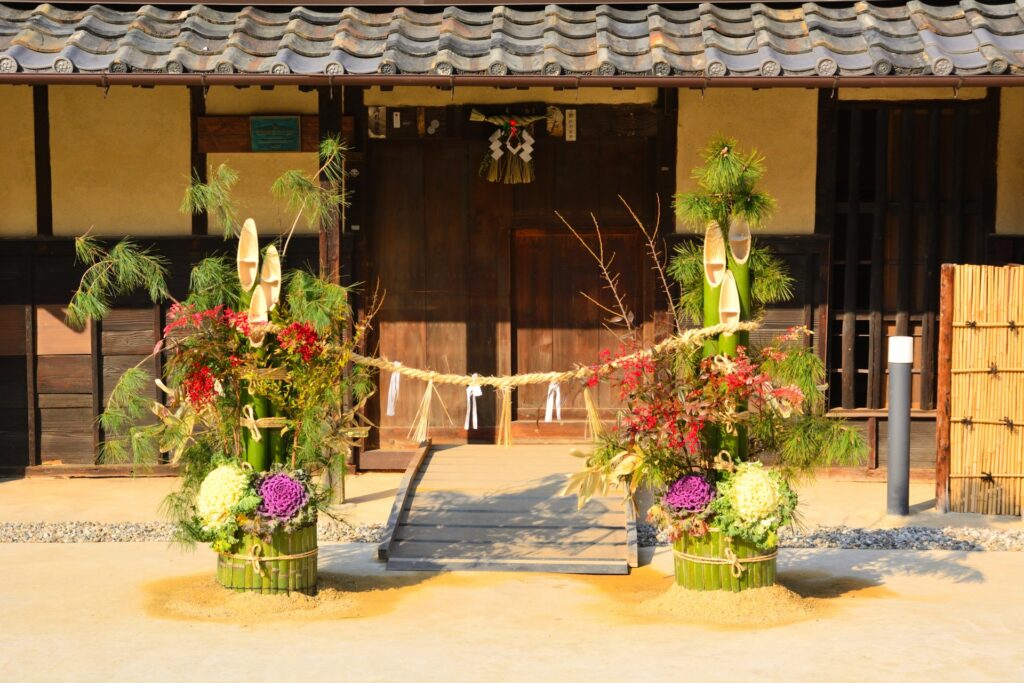 お正月の玄関を彩る門松。竹と松をあしらう理由とは – キトヒト(木と人)天然木一枚板家具の魅力と使用方法や樹木知識、自然を愛する人へ送る木を ...