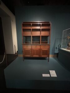 キトヒト(木と人)天然木一枚板家具の魅力と使用方法や樹木知識、自然を愛する人へ送る木を使ったインテリアの情報 | 『異端の奇才―ビアズリー展』で見た、アートと家具に息づくジャポニズム キトヒト(木と人)天然木一枚板家具の魅力と使用方法や樹木知識、自然を愛する人へ送る木を使ったインテリアの情報 | 『異端の奇才―ビアズリー展』で見た、アートと家具に息づくジャポニズム