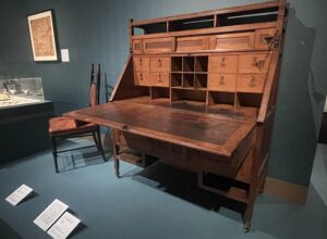 キトヒト（木と人）天然木一枚板家具の魅力と使用方法や樹木知識、自然を愛する人へ送る木を使ったインテリアの情報 | 『異端の奇才―ビアズリー展』で見た、アートと家具に息づくジャポニズム