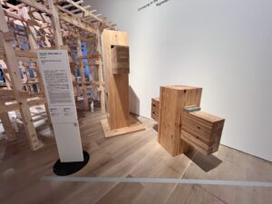 キトヒト（木と人）天然木一枚板家具の魅力と使用方法や樹木知識、自然を愛する人へ送る木を使ったインテリアの情報 | 国産杉とヒノキを使った“開かれた円環”。森と人、伝統と未来をつなぐ藤本建築の展示【後編】