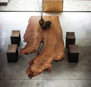 キトヒト（木と人）天然木一枚板家具の魅力と使用方法や樹木知識、自然を愛する人へ送る木を使ったインテリアの情報 | 長い時間を生きた木と向き合う。国松希根太《WORMHOLE》という作品