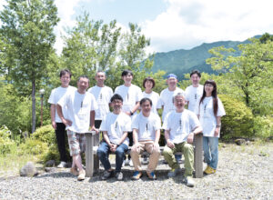 キトヒト（木と人）天然木一枚板家具の魅力と使用方法や樹木知識、自然を愛する人へ送る木を使ったインテリアの情報 | コダマプロジェクトとは？地域材活用の取組みと体験型家具・小屋「コダマベース」｜ウッドデザイン賞受賞歴も