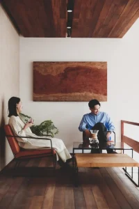 10月8日は「木の日」。無垢の家具と、乾燥する季節の付き合い方